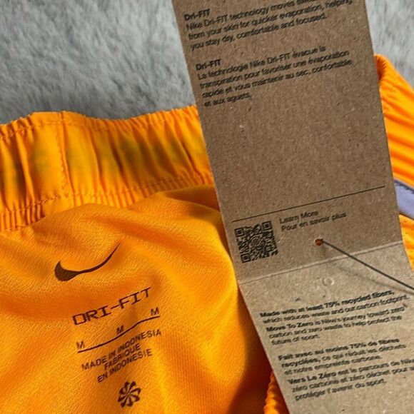 🍊NWT Nike women dri fit tempo training shorts size M bright orange 🍊 🏃🏻‍♀️ - Picture 7 of 12